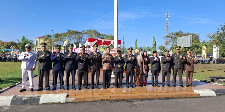 Foto: DIAN/MATA KALTENG - Peringatan Hari Bhayangkara ke-79 di Halaman Kantor Bupati Kotim, 1 Juli 2025.