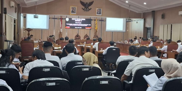 Foto: DIAN/MATA KALTENG - Pembahasan perubahan anggaran pendapatan dan belanja daerah tahun anggaran 2025, Rabu 2 Juli 2025.