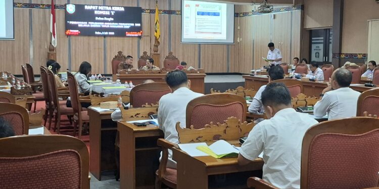 Foto: DIAN/MATA KALTENG -Pembahasan perubahan APBD Tahun Anggaran 2025, 2 Juli 2025.