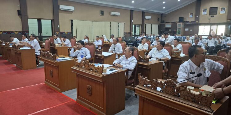 Foto: DIAN/MATA KALTENG - Pembahasan rancangan APBD Perubahan 2025.