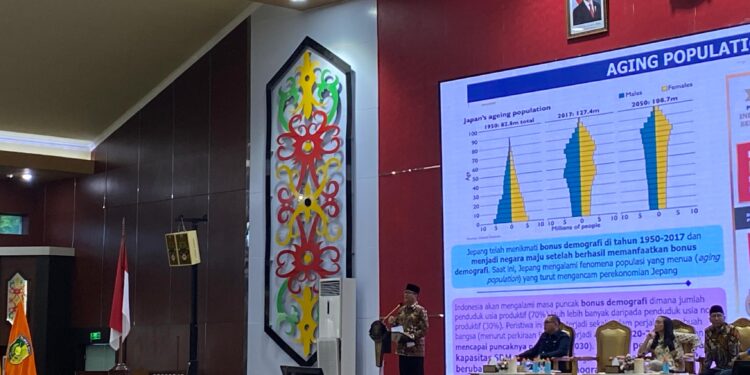 FOTO : IST/MATAKALTENG - Menteri Desa dan Pembangunan Daerah Tertinggal Republik Indonesia, H. Yandri Susanto, dalam agenda Rapat Pimpinan Nasional (Rapimnas) DPP KNPI yang digelar di Palangka Raya, Jumat 4 Juli 2025.