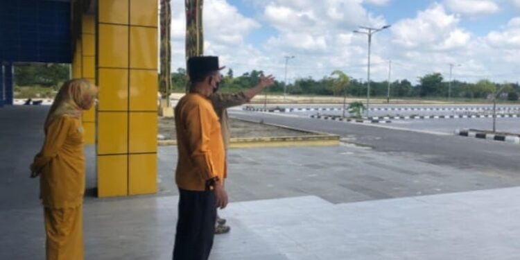 FOTO: IST/MATAKALTENG -
Peninjauan lapangan halaman sport center sebagai tempat pelaksanaan Peda KTNA XIV Tingkat Provinsi Kalimantan Tengah.