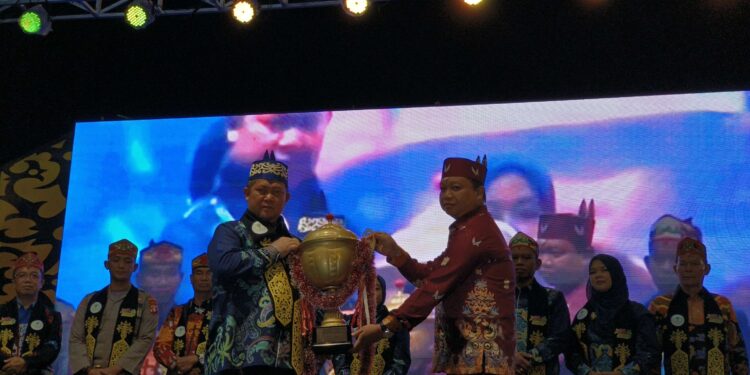 FOTO : MATAKALTENG - Bupati Saiful, saat membuka secara resmi kegiatan FTIK tingkat Kabupaten Katingan.