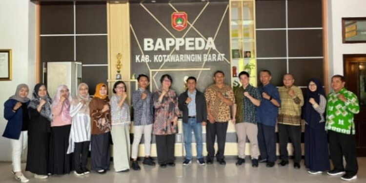 FOTO: IST/MATAKALTENG
Organisasi internasional asal Jepang, Koso Nippon, mengunjungi Kabupaten Kotawaringin Barat, Sabtu 10 Mei 2025.