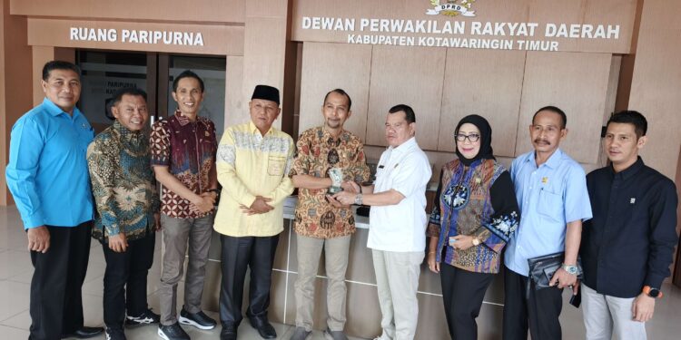 Foto: DIAN/MATA KALTENG - Kunjungan DPRD Sumbawa ke DPRD Kotim, 8 Juli 2025.