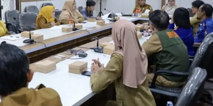 Foto: PROKOPIM KOTIM/MATA KALTENG - Rapat Tim Kerja Koordinasi Kerja Sama Daerah terkait Pembahasan tindak lanjut Perpanjangan Kerja Sama antara Pemerintan Kabupaten Kotawaringin Timur dan Pemerintah Kabupaten Seruyan, 8 Juli 2025.