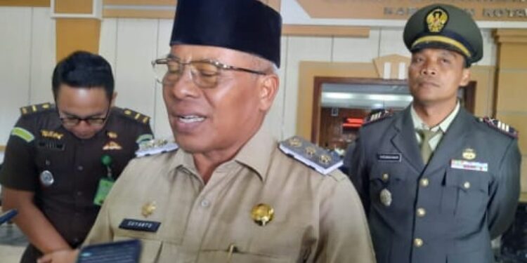 Wabup Kobar, Suyanto.