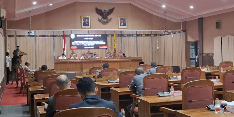 Foto: DIAN/MATA KALTENG - Penyampaian laporan hasil rapat kerja Bapemperda DPRD Kotim tentang Ranhir Ranperda RPJMD Tahun 2025-2029, 9 Juli 2025.