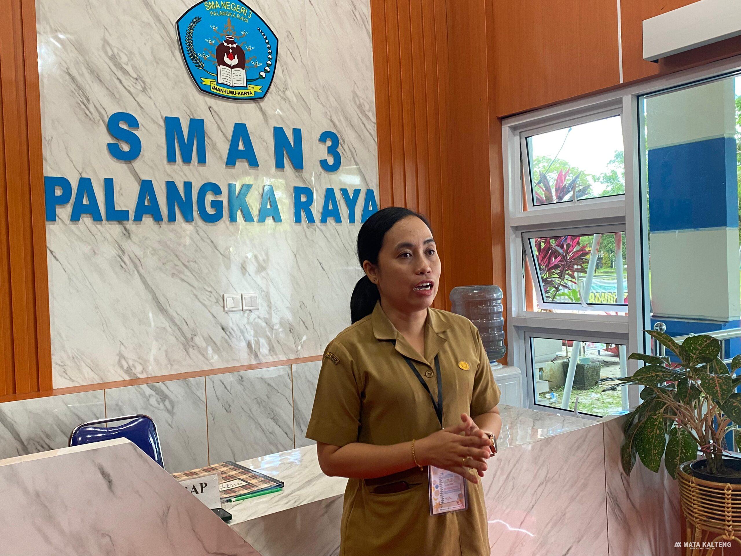Televisi Interaktif Lengkapi Proses Belajar Siswa Baru SMA 3 Palangka Raya