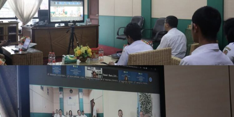 FOTO: MATAKALTENG - Suasana Pj Sekda Katingan saat memberikan pembekalan kepada peserta KKN secara daring.