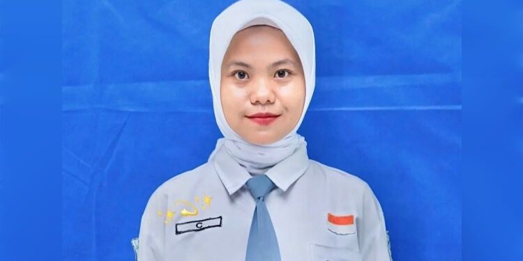 Foto: IST/MATA KALTENG - Viral seorang remaja menunjukkan namanya hanya satu huruf yaitu C.