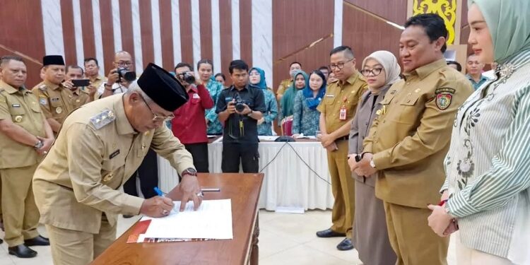 FOTO: IST/MATAKALTENG -
Wabup Kobar Suyanto menghadiri Rakor PPS Aula Bapperida Provinsi Kalimantan Tengah, Senin 14 April 2025.