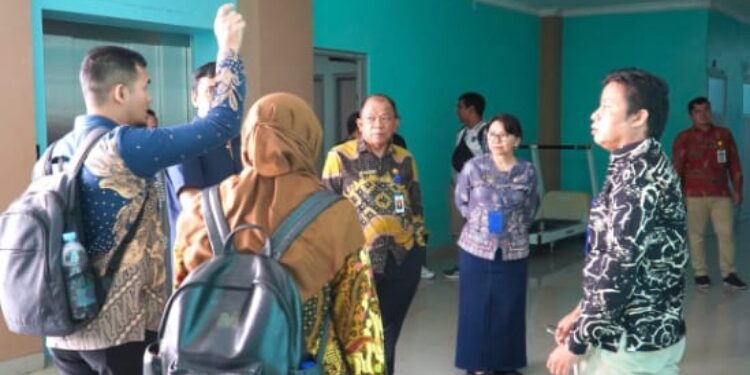 FOTO: IST/MATAKALTENG -
Kunjungan Kemenkes ke RSUD Sultan Imanudin Pangkalan Bun, Kabupaten Kotawaringin Barat, Senin 28 April 2025.
