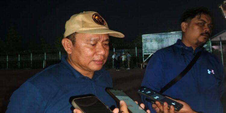 FOTO: NRA/MATAKALTENG - Kepala Dinas ESDM Kalteng, Vent Christway, kepada awak media usai mengikuti olahraga sore bersama Gubernur, Sabtu 12 Juli 2025.