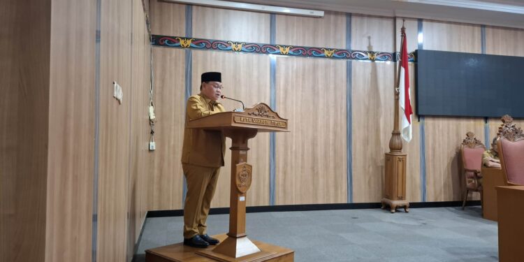 Foto: DIAN/MATA KALTENG - Bupati Kotim Halikinnor saat menyampaikan pidato pengantar bupati Kotim terhadap rancangan KUA dan PPAS Tahun Anggaran 2026, 14 Juli 2025.