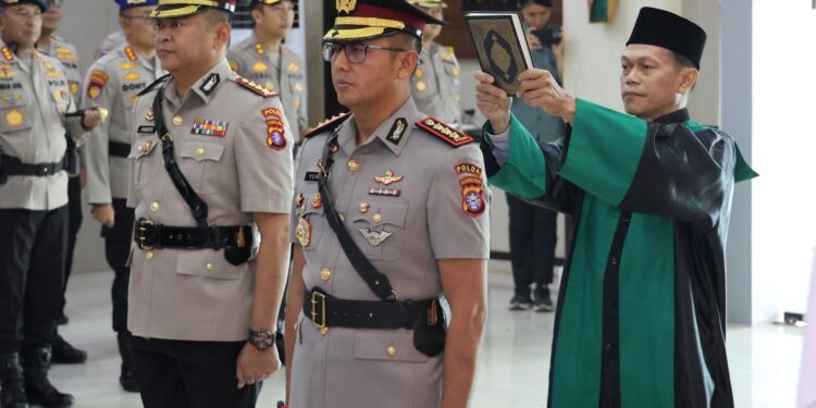 FOTO: MATAKALTENG - Prosesi serah terima jabatan Direktur Lalu Lintas Polda Kalteng.
