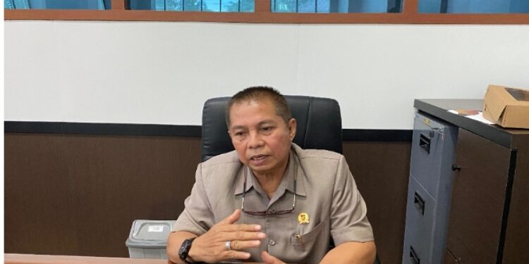 FOTO: NRA/MATAKALTENG - Wakil Ketua Komisi I DPRD Kalimantan Tengah, Sudarsono, saat ditemui di Ruang Komisi DPRD Kalimantan Tengah, Senin 14 Juli 2025.