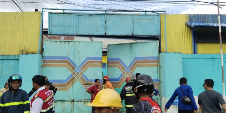 FOTO: AGUS/MATAKALTENG- Kondisi ditempat kejadian kebakaran PLTD Baamang, Kota Sampit> <:50tli kmfync