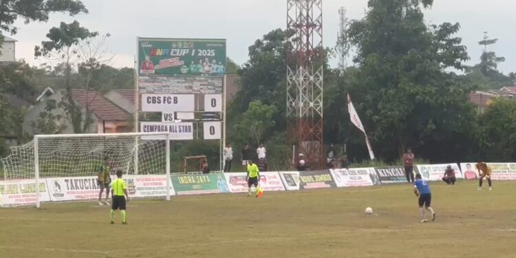 FOTO: AGUS/MATAKALTENG- Drama adu penalti antar Bhayangkara FC B vs Sinchay FC di babak 8 besar turnamen HNR Cup I di stadion 29 November Sampit. Selasa, 15 Juli 2025.