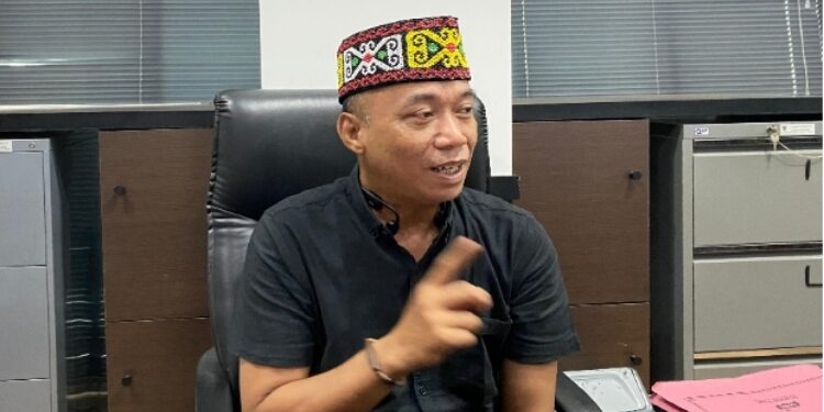 FOTO: NRA/MATAKALTENG - Wakil Ketua Komisi II DPRD Kalimantan Tengah, Bambang Irawan, saat ditemui di ruang komisi DPRD Kalteng, Selasa 15 Juni 2025.
