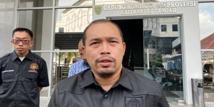 FOTO: NRA/MATAKALTENG - Wakil Ketua Komisi III DPRD Kalimantan Tengah, Tomy Irawan Diran,saat ditemui usai Pansus DPRD dan Tim Pemerintah Provinsi Kalteng rapat mengenai RPJMD Kalteng 2025-2029.