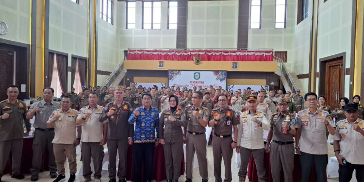 Foto: DIAN/MATA KALTENG - Rapat koordinasi dan sosialisasi Kepala Satuan Polisi Pamong Praja se-Kalimantan Tengah di rumah jabatan Bupati Kotim, 17 Juli 2025.