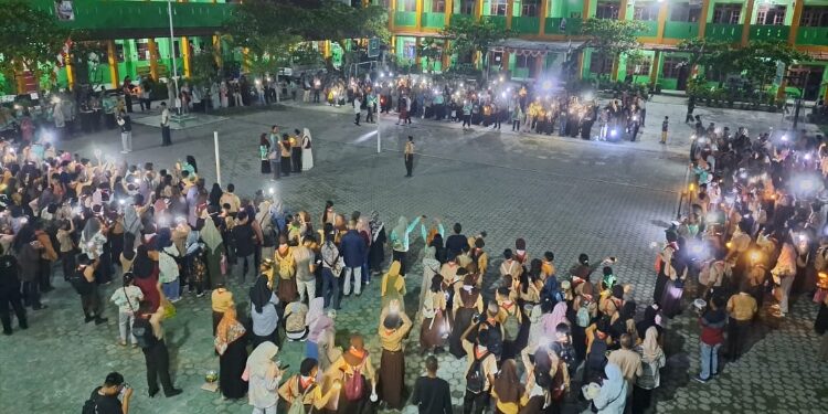 FOTO: DIAN/MATA KALTENG - Kegiatan Welcome Night Spensa Bina Talenta, yang menjadi puncak kegiatan Masa Pengenalan Lingkungan Sekolah (MPLS) Tahun Ajaran 2025/2026.