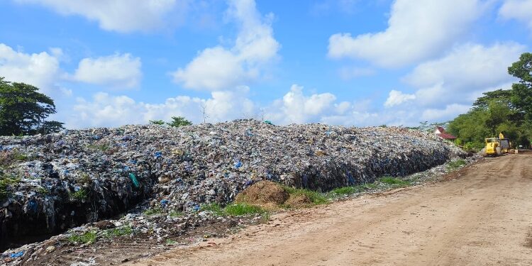 FOTO: IST/MATA KALTENG - Tumpukan sampah di TPA Jalan Jendral Sudirman Km 14, Sampit.