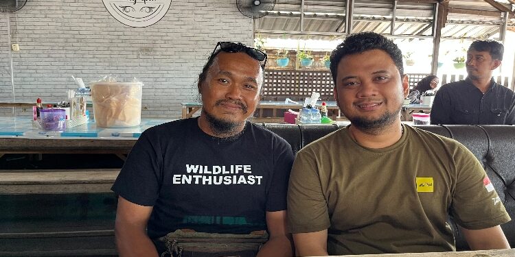 FOTO: MATA KALTENG - Panji Petuapang (Kanan) saat berada di Sampit, Kotim.