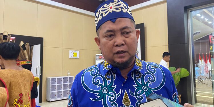 FOTO: NRA/MATAKALTENG - Bupati Katingan, Saiful, kepada awak media usai menghadiri kegiatan di Palangka Raya.