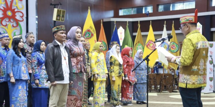 FOTO : MATAKALTENG - Suasana pengukuhan sebagai Ayah dan GenRe, di aula kantor Gubernur Kalteng.