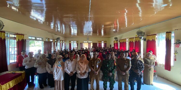 FOTO: IST/MATA KALTENG - Pelepasan peserta KKN FKIP UMSA di Kecamatan Seranau.