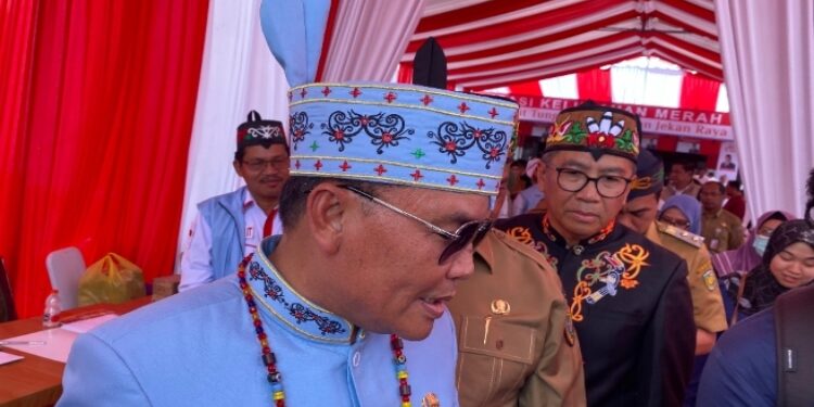 FOTO: NRA/MATAKALTENG - Gubernur Kalteng, Agustiar Sabran kepada wartawan usai acara peluncuran Koperasi Merah Putih di Kelurahan Bukit Tunggal, Palangka Raya, Senin 21 Juli 2025.