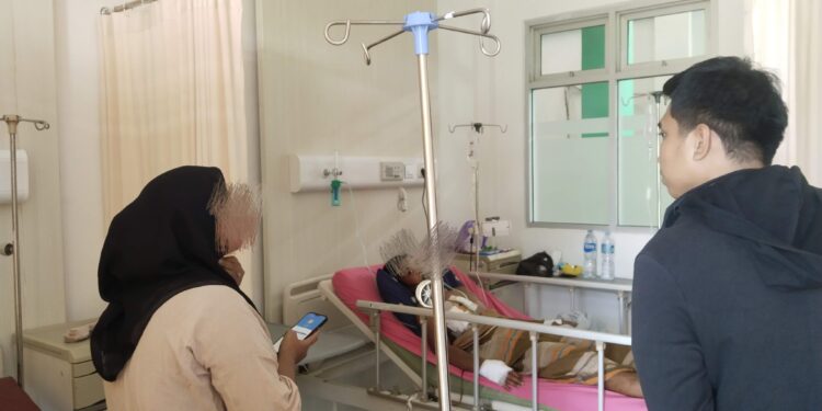 FOTO: AGUS/MATAKALTENG- Febri saat dirawat intensif di RSUD Dr Murjani Sampit pada Senin, 21 Juli 2025.