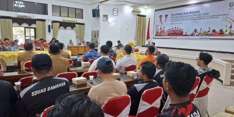 Foto: DIAN/MATA KALTENG - Pembukaan Pelatihan Pencegahan dan Mitigasi Bencana Karhutla bagi personil Masyarakat Peduli Api, Tim Serbu Api dan Regu Siaga Api Kelurahan/Desa wilayah Kotim di Aula Sei Mentaya Bapperida Kotim, 22 Juli 2025.