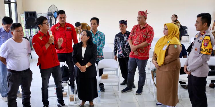 Foto:IST/MATA KALTENG - Mediasi terkait rencana pembangunan gereja di Desa Sumber Makmur kecamatan Mentaya Hilir Utara, Kotim, 22 Juli 2025.