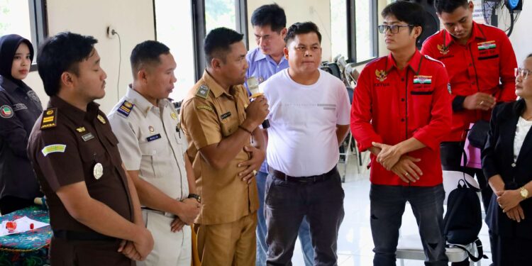Foto:IST/MATA KALTENG - Mediasi terkait rencana pembangunan gereja di Desa Sumber Makmur kecamatan Mentaya Hilir Utara, Kotim, 22 Juli 2025.