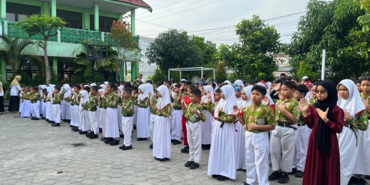 Foto:DIAN/MATA KALTENG - Peringatan HAN 2025 di SDN 2 Mentawa Baru Hulu, 23 Juli 2025.