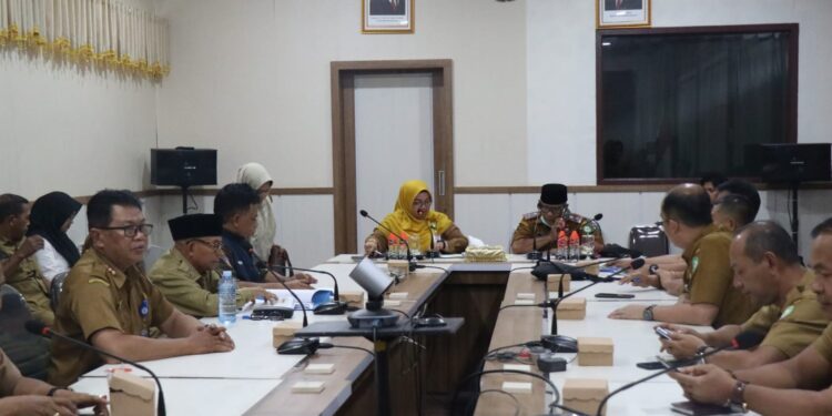 Foto: IST/MATA KALTENG - Rapat koordinasi pengelolaan lahan sampah di kawasan PPM Sampit, 22 Juli 2025.