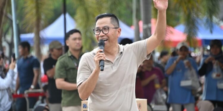 FOTO: IST/MATAKALTENG - Plt. Sekda Leonard S. Ampung hadir dan ikuti senam pagi bersama ASN lingkup Pemprov Kalteng.