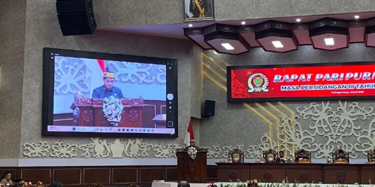 ‎FOTO: NRA/MATAKALTENG - Pembacaan Laporan akhir Pansus yang disampaikan oleh Ketua Pansus RPJMD, Yetro Midel Yoseph.