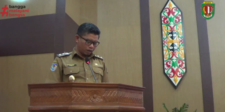 FOTO : MATAKALTENG - Wakil Bupati Firdaus, saat menyampaikan pidato pengantar Bupati Katingan, pada paripurna ke 10 DPRD Katingan.