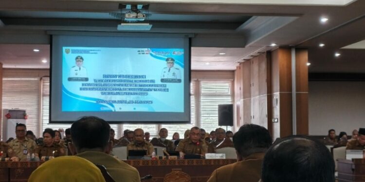 FOTO: NRA/MATAKALTENG - Kepala Badan Keuangan dan Aset Daerah (BKAD) Provinsi Kalimantan Tengah, Syahfiri, saat menghadiriRapat Koordinasi TEPRA Triwulan II, Senin 28 Juli 2025.