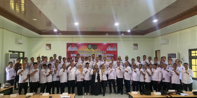 Foto:IST/MATA KALTENG - Rapat Dewan Pengurus Cabang (DPC) sekaligus meresmikan Kesekretariatan APDESI Kabupaten Kotim, Rabu 30 Juli 2025.