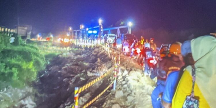 FOTO: IST/MATAKALTENG -Kondisi Lalu lintas di Jembatan Alternatif Sei Lenggana KM 21, Jalan Jenderal Sudirman, Kabupaten Kotim.