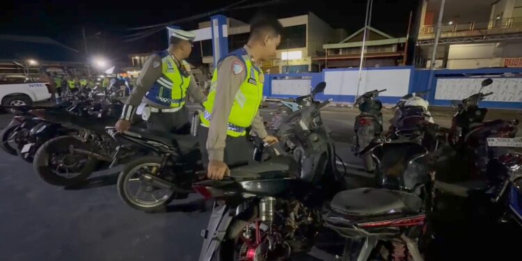 FOTO: AGUS/MATAKALTENG- Kendaraan yang diamankan Satlantas Polres Kotim yang menggunakan knalpot brong dan melanggar aturan lalu lintas.