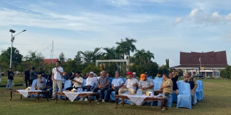 FOTO: NRA/MATAKALTENG - Gubernur Kalimantan Tengah, H. Agustiar Sabran bersama OPD Lingkup Kalteng, saat sesi sharing dan diskusi bersama rekan-rekan media, di Istana Isen Mulang, Kamis 31 Juli 2025.
