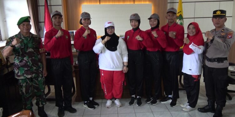 Foto:IST/MATA KALTENG - Pelepasan 5 calon Paskibraka perwakilan Kabupaten Kotim untuk mengikuti seleksi di tingkat provinsi Kalimantan Tengah, 1 Agustus 2025.