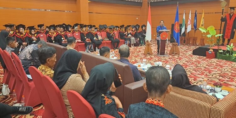 FOTO: IST/MATA KALTENG - Acara wisuda STIH Habaring Hurung Sampit, Minggu 2 Agustus 2025.