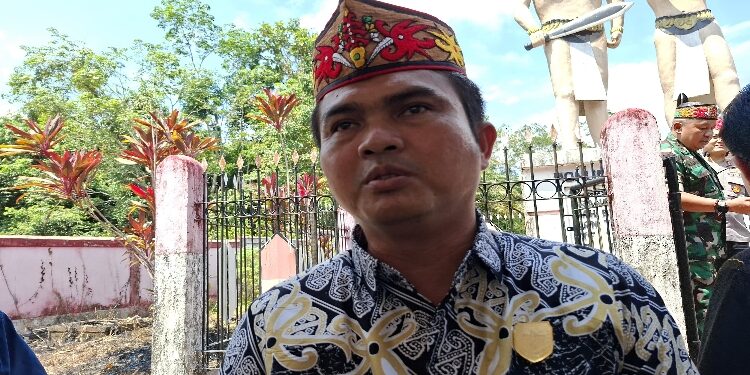 FOTO : DPRD GUMAS/MATA KALTENG - Ketua DPRD Kabupaten Gumas Binartha menghadiri peluncuran program Tambun Bungai, di Desa Tumbang Pajangei, Kecamatan Tewah, pekan lalu.
